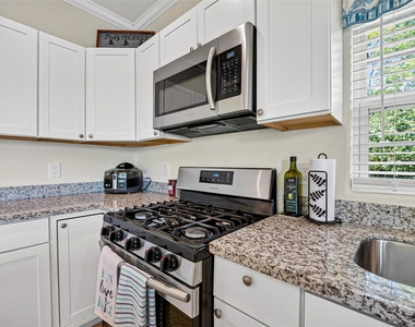 2734 Avenue D - Photo Thumbnail 12