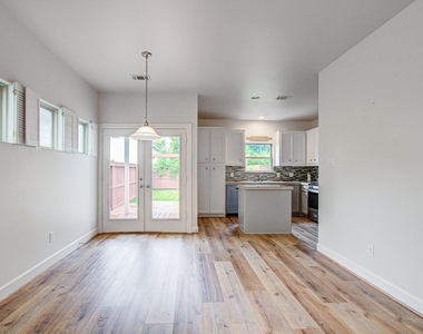 624 E 39th Street - Photo Thumbnail 10