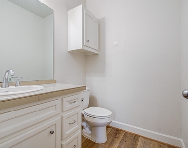 624 E 39th Street - Photo Thumbnail 17