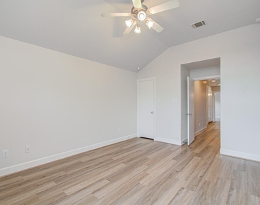 624 E 39th Street - Photo Thumbnail 19