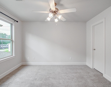 624 E 39th Street - Photo Thumbnail 27