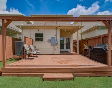 624 E 39th Street - Photo Thumbnail 32