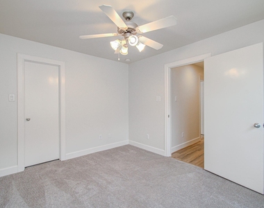 624 E 39th Street - Photo Thumbnail 28