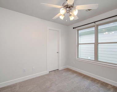 624 E 39th Street - Photo Thumbnail 30