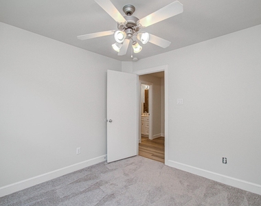 624 E 39th Street - Photo Thumbnail 31