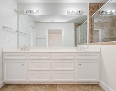 624 E 39th Street - Photo Thumbnail 22