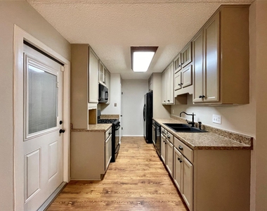 13703 Carsa Lane - Photo Thumbnail 8