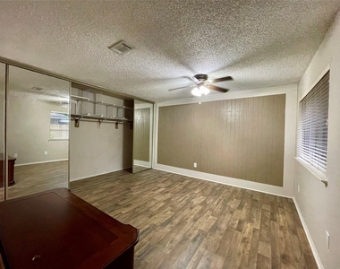 13703 Carsa Lane - Photo Thumbnail 9