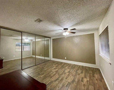 13703 Carsa Lane - Photo Thumbnail 10