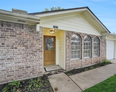 13618 Piney Oaks Drive - Photo Thumbnail 4