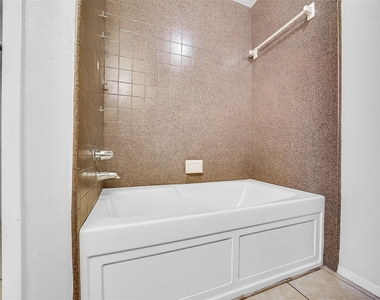 13618 Piney Oaks Drive - Photo Thumbnail 20