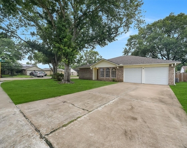13618 Piney Oaks Drive - Photo Thumbnail 5