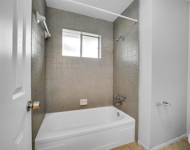13618 Piney Oaks Drive - Photo Thumbnail 28