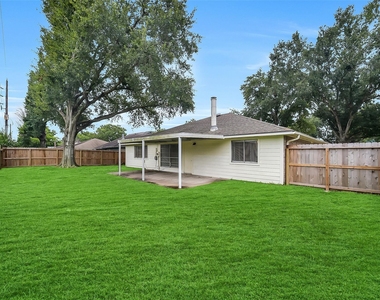 13618 Piney Oaks Drive - Photo Thumbnail 3