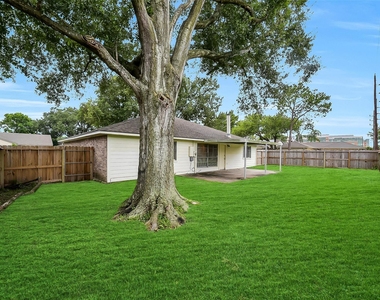 13618 Piney Oaks Drive - Photo Thumbnail 11