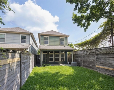 814 W 26th Street - Photo Thumbnail 2