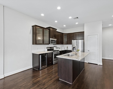 814 W 26th Street - Photo Thumbnail 20