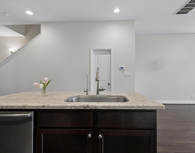 814 W 26th Street - Photo Thumbnail 19