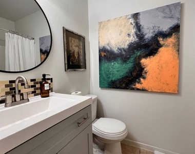 306 Hawthorne Street - Photo Thumbnail 15