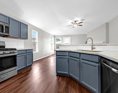4018 Floral Way Ct - Photo Thumbnail 10