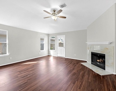 4018 Floral Way Ct - Photo Thumbnail 6