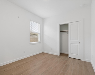 698 Daniels Lake Lane - Photo Thumbnail 14