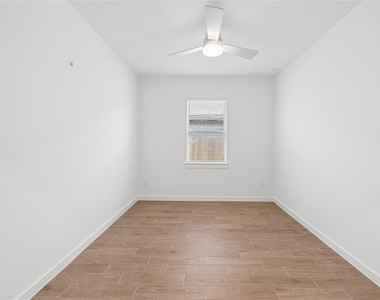 698 Daniels Lake Lane - Photo Thumbnail 6