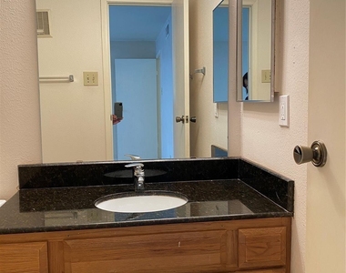 7709 Cambridge Street - Photo Thumbnail 8