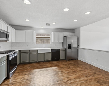9318 Castlegap Drive - Photo Thumbnail 5