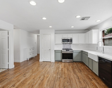 9318 Castlegap Drive - Photo Thumbnail 7