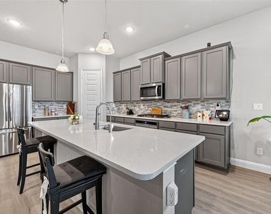 6506 Tiburon Lakes Drive - Photo Thumbnail 11