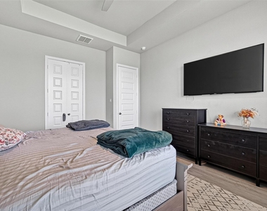 6506 Tiburon Lakes Drive - Photo Thumbnail 20