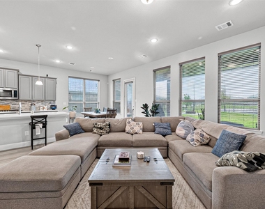 6506 Tiburon Lakes Drive - Photo Thumbnail 8