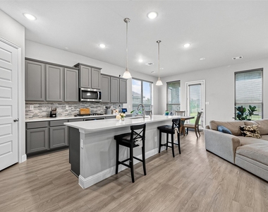 6506 Tiburon Lakes Drive - Photo Thumbnail 10