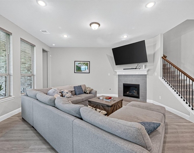 6506 Tiburon Lakes Drive - Photo Thumbnail 7