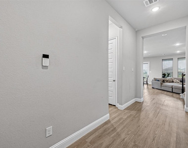 6506 Tiburon Lakes Drive - Photo Thumbnail 4