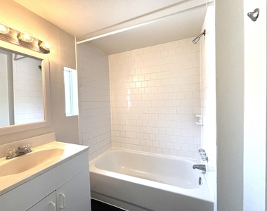3918 Driscoll Street - Photo Thumbnail 11