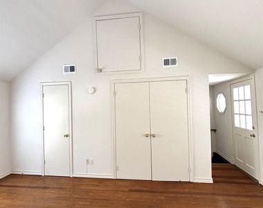 3918 Driscoll Street - Photo Thumbnail 9