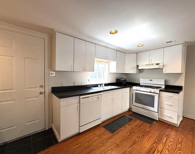 3918 Driscoll Street - Photo Thumbnail 4