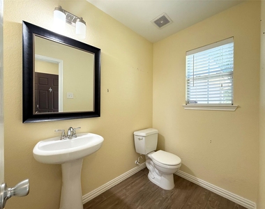 910 Staffordale Manor Lane - Photo Thumbnail 5