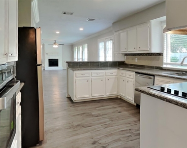 15506 Swan Creek Drive - Photo Thumbnail 5