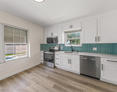 1008 E Strawbridge Avenue - Photo Thumbnail 12
