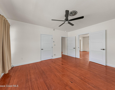 1008 E Strawbridge Avenue - Photo Thumbnail 9