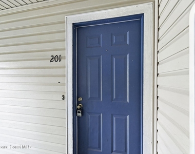 451 Mercury Avenue Se - Photo Thumbnail 1