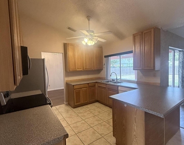 1660 Wake Forest Road Nw - Photo Thumbnail 2