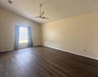 1660 Wake Forest Road Nw - Photo Thumbnail 5
