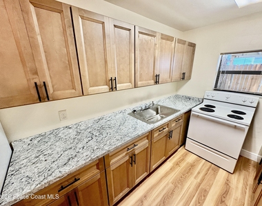 259 S Brevard Avenue - Photo Thumbnail 4