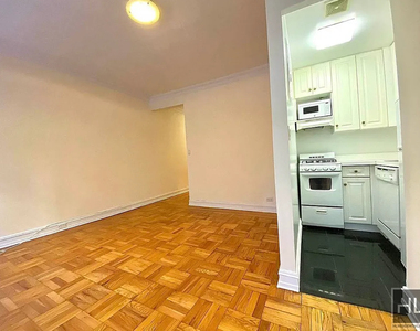 West 79 Street - Photo Thumbnail 3