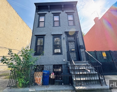 Hancock Street - Photo Thumbnail 4