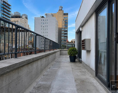 East 12th Street - Photo Thumbnail 5